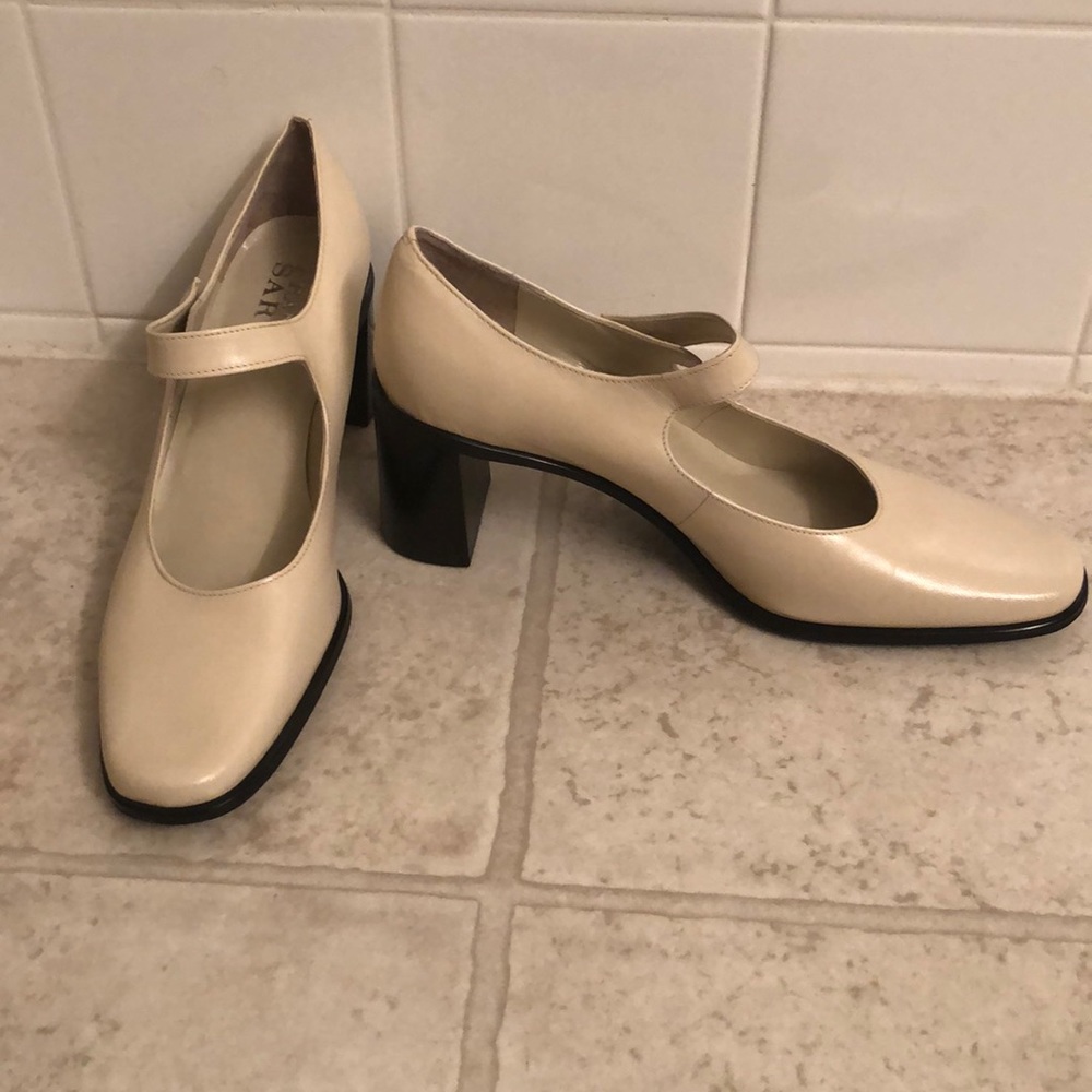Classic Mary Jane Block Heel Pumps in Cream